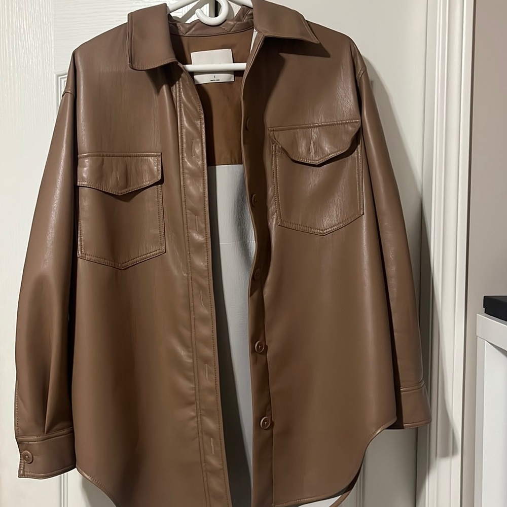 Aritiza - The Ganna Shirt Jacket. Size S, barely worn.